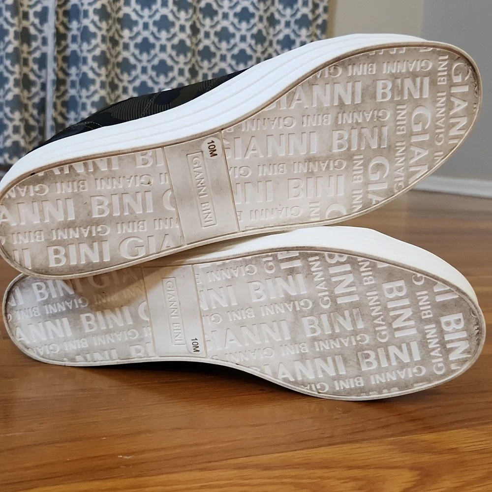 Gianni Bini Green Camo Platform Sneakers
